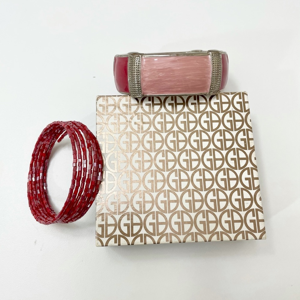 🧑🏻‍🎄💥 TWO Holiday Red Bracelets💥